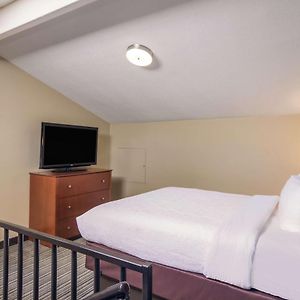 Queen Suite Two Queen Beds Loft